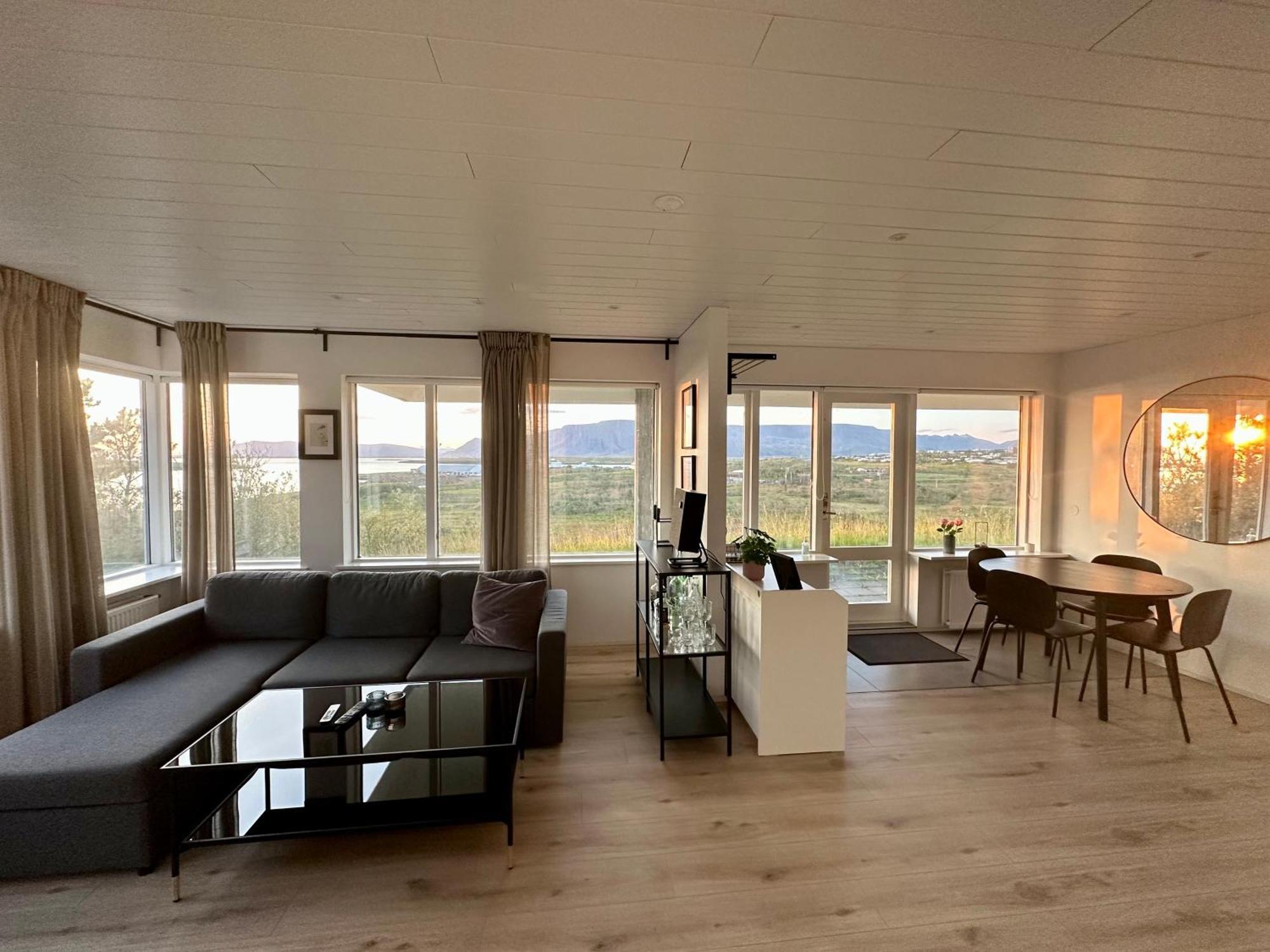 Íbúð Charming 1-bedroom With Stunning View